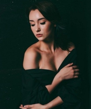 Встретишь меня, и окунешься в мир страсти и удовольствия. Гарантирую, что оставлю тебя довольным, ведь я знаю секреты, которые порадуют даже самого искушенного гурмана. Откровенные фото настоящие и актуальные. Живу я в самом сердце Москвы и готова пригласить тебя в свои уютные апартаменты, где ты сможешь расслабиться и реализовать все свои фантазии. Обеспечу покровительство и конфиденциальность каждого клиента. Оставь заботы и проблемы за порогом - тебя ожидает незабываемое удовольствие. 🌹😘 Ольга